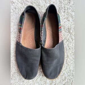 Aldo Unisex Black Slip Ons With Baha Print On Sides and Knit Jute Sole Sz 40